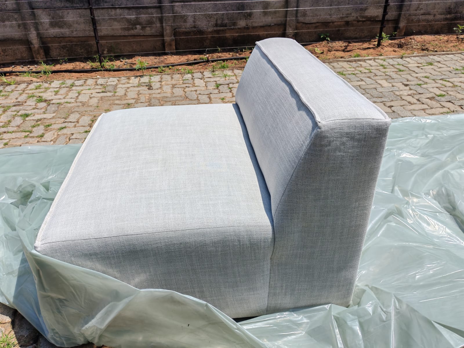 Z2-H8 Zola 1 Seater - FibreGuard Ivory (JHB WHS 2026)