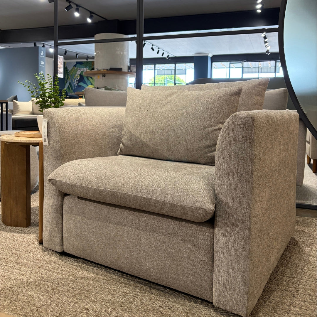 Occasional Chair vs Loveseat: Which Is Right for Your Space?
