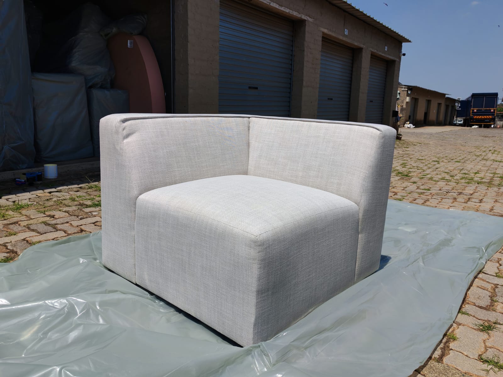 Z1-H8 Zola Corner Connect - FibreGuard Ivory (JHB WHS 2026)