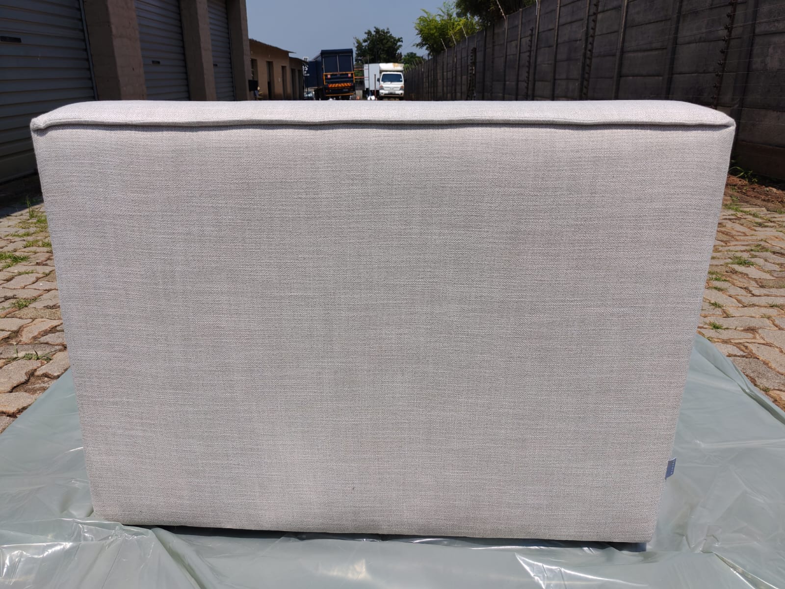 Z2-H8 Zola 1 Seater - FibreGuard Ivory (JHB WHS 2026)